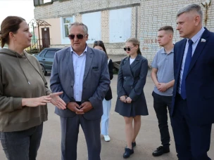 Партийный десант «Единой России» проверил ход работ по благоустройству общественных пространств Дальнеконстантиновского муниципального округа